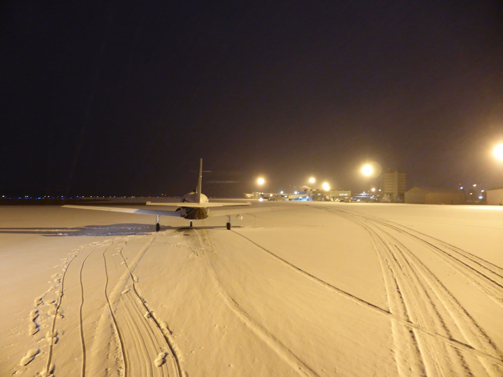 Noční přílet na letiště Bangor (KBGR), stát Maine