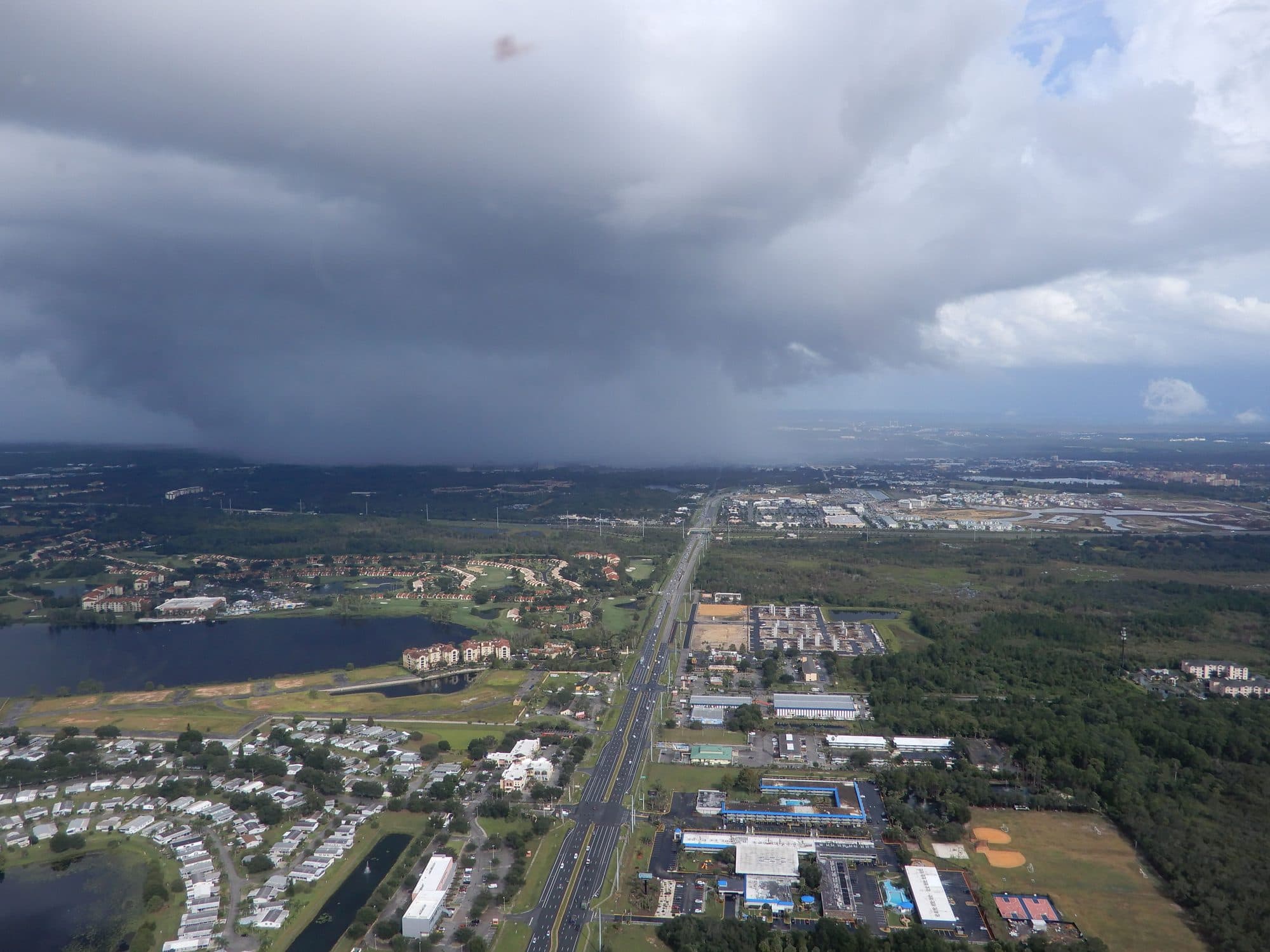 Další z malých, ale velmi intenzivních přeháněk ve střední Floridě