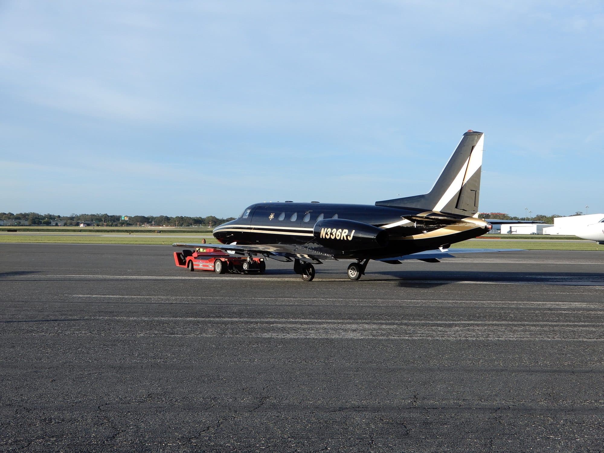 Orlando Executive airport (KORL). Old-timer mezi soukromými jety, Rockwell Sabreliner. Skvost pro spottery.