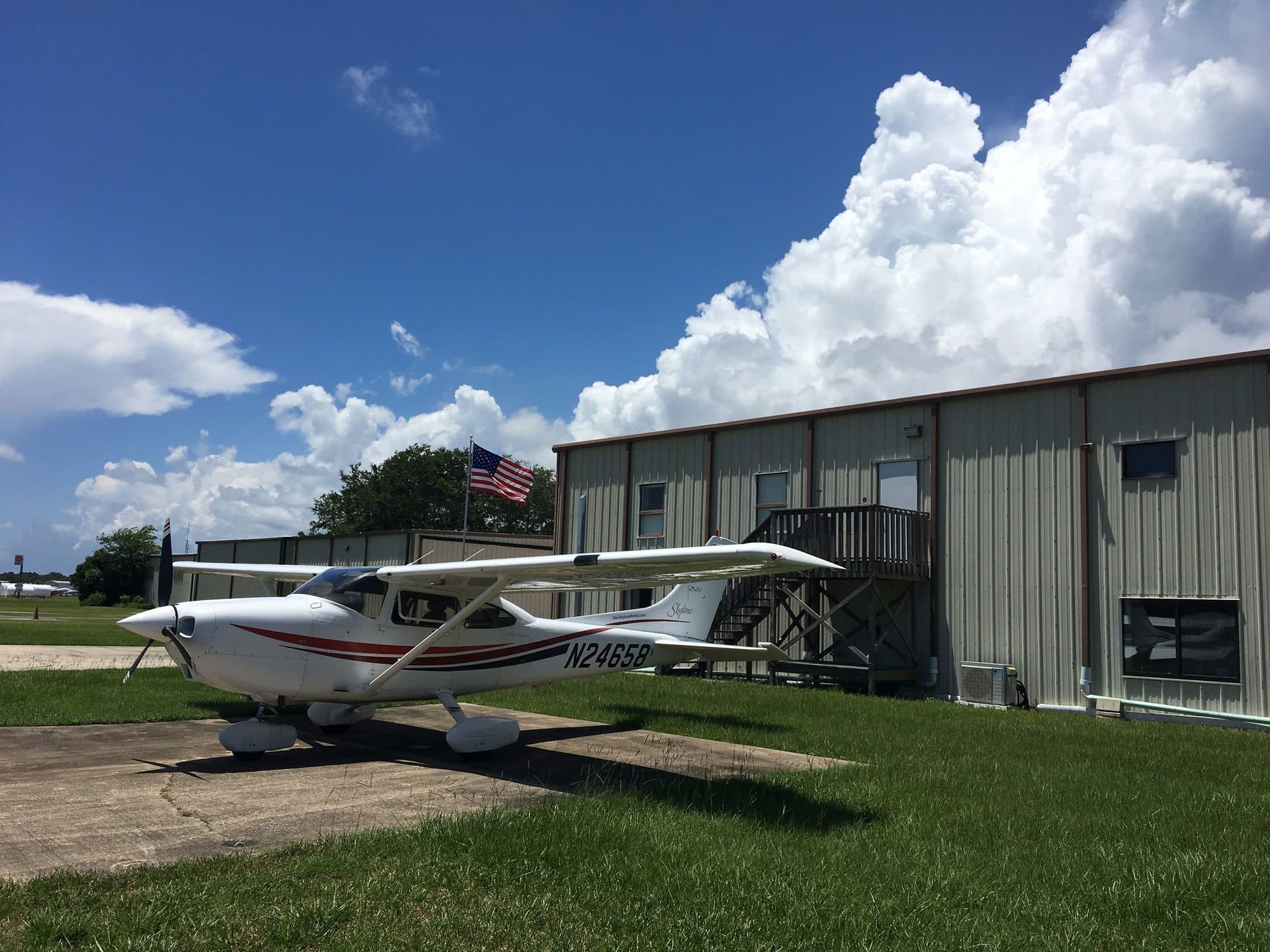 Naše Cessna na letišti Massey Ranch X50.