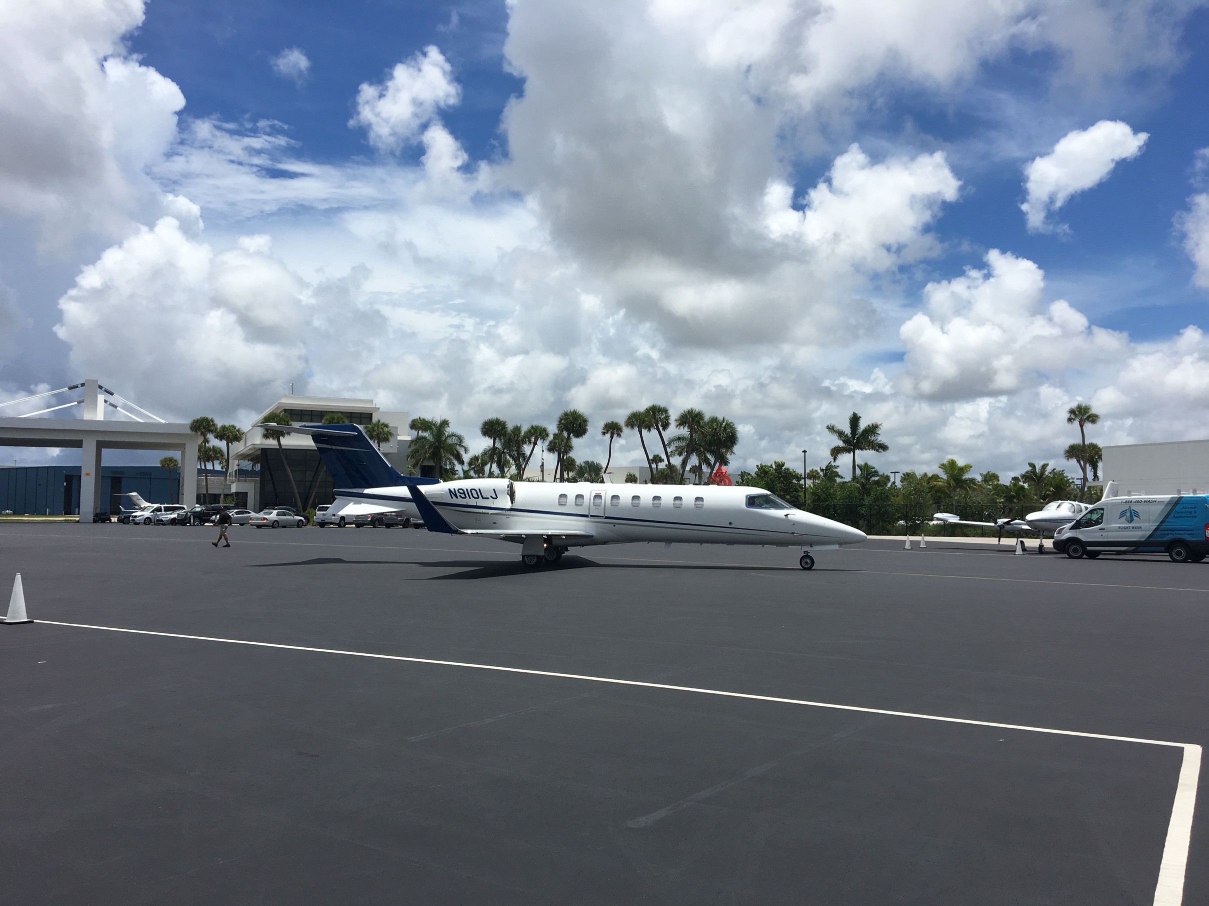 Prohlídka zánovního letadla Cessna Mustang na letišti Miami, Opa Locka (KOPF)