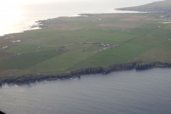 Nejsevernější část Skotska s letištěm Wick (EGPC). Tolik vytoužený pohled po nekonečných 4 hodinách letu z islandského Keflaviku.