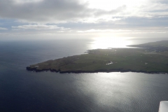 Nejsevernější část Skotska s letištěm Wick (EGPC). Tolik vytoužený pohled po nekonečných 4 hodinách letu z islandského Keflaviku.
