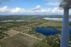 Jezera u Lake Wales, před západem slunce tvoří krásně barevné scenérie.