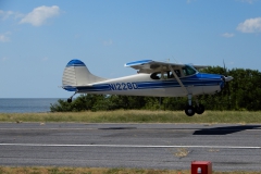 Přistávající Cessna 170 na letišti Lewis, Cedar Key (KCDK)